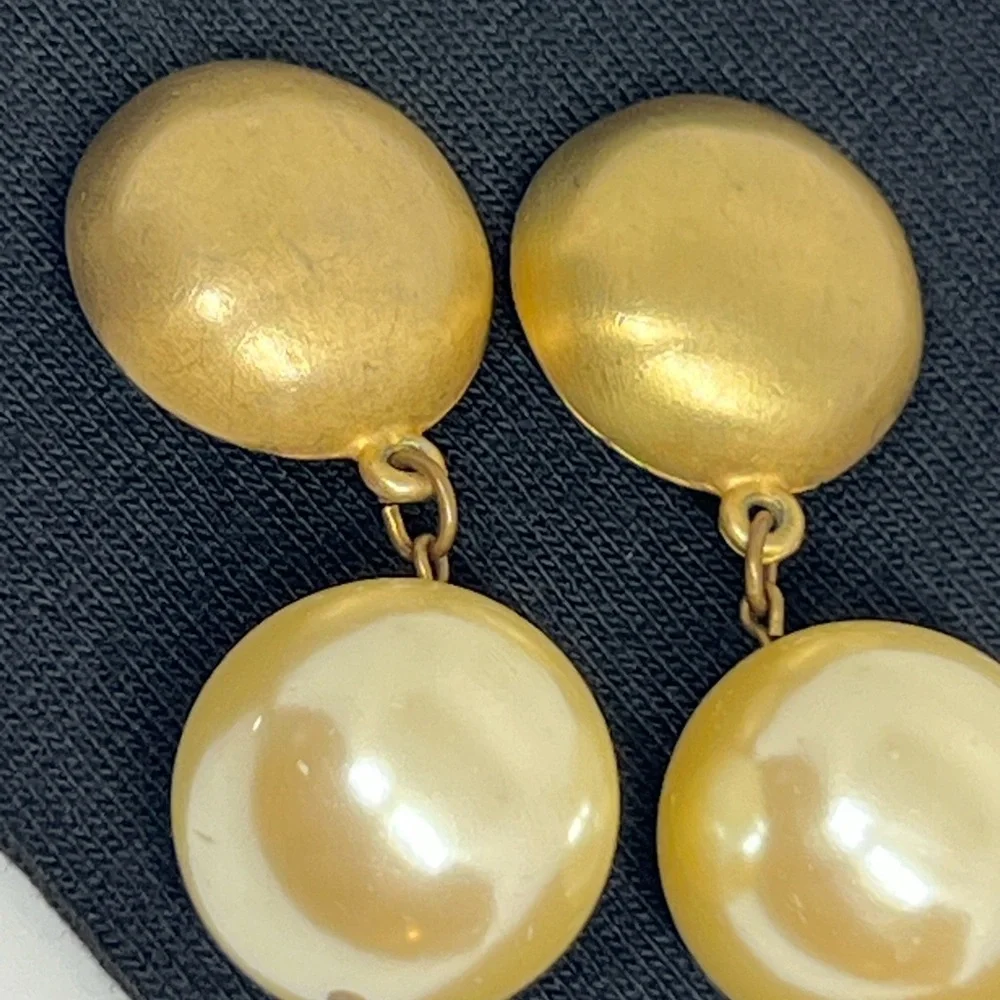 Vintage Ann Taylor Gold-tone Faux Pearl Dangle Clip On Earrings - Picture 10 of 10